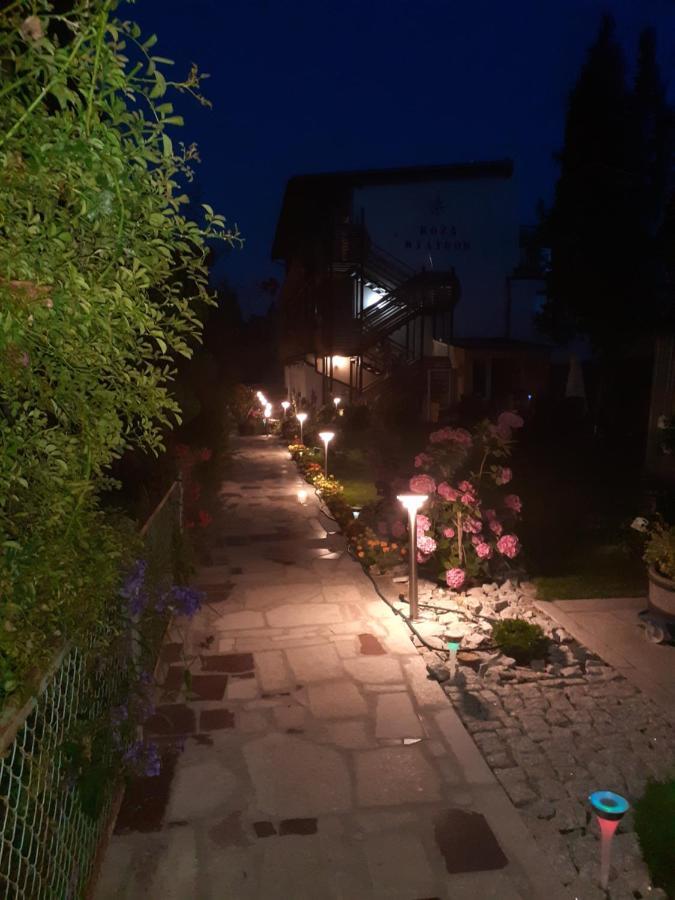 Roza Wiatrow Dom Wypoczynkowy 코워브제크 외부 사진